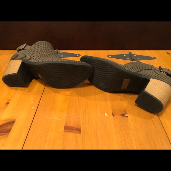 Boots - Picture 3 of 3